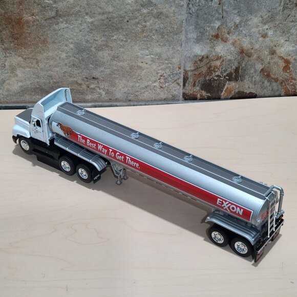 Exxon 2000 Premier Die Cast Collectible Tanker - Picture 13 of 13